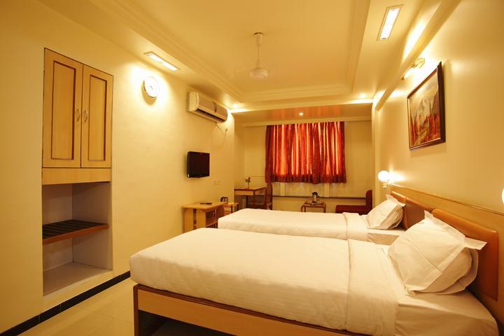 Hotel Suyash Deluxe Pune
