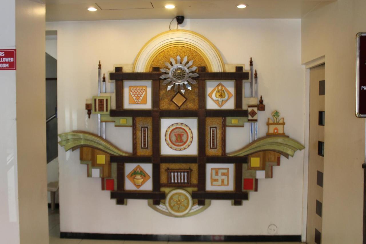 Suyash Deluxe Hotel 3*